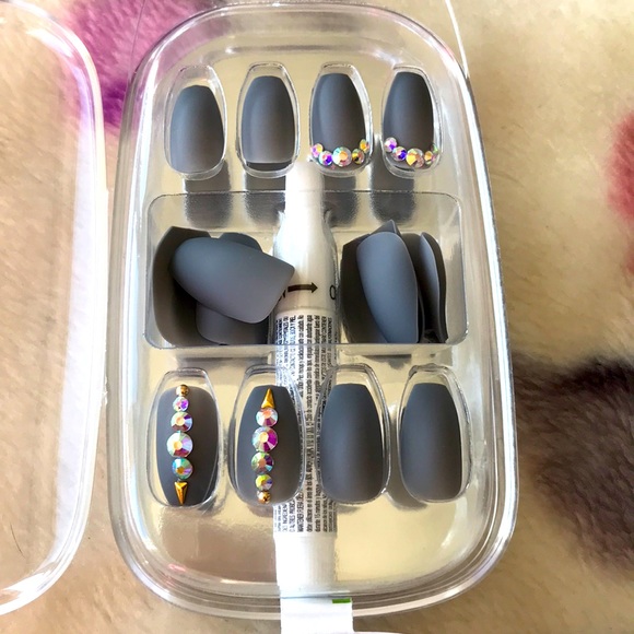 Press-on-nails - Picture 3 of 3